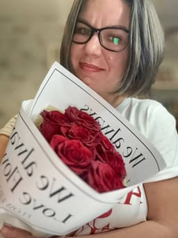 Мне привезли цветы как спикеру конференции... image preview